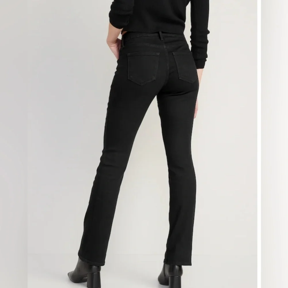 Old Navy Women’s Regular Bootcut Jeans - Picture 2 of 4